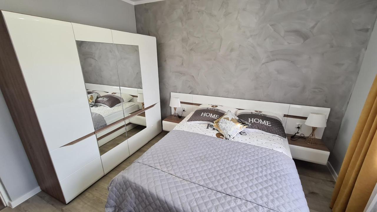 Apartament Deluxe 3 Oswiecim Bagian luar foto