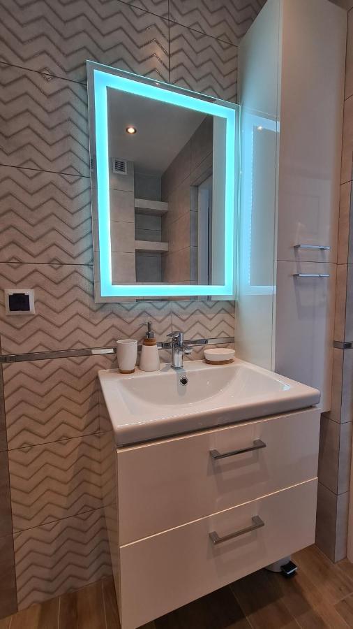 Apartament Deluxe 3 Oswiecim Bagian luar foto